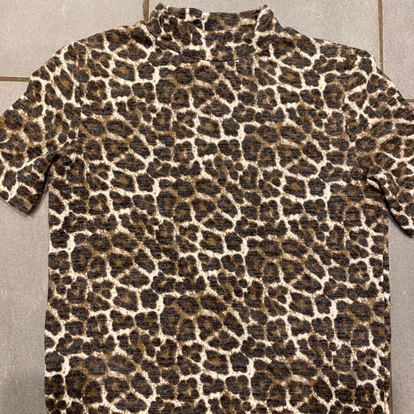 Zara Cheetah T-shirt Sweater - Picture 1 of 3